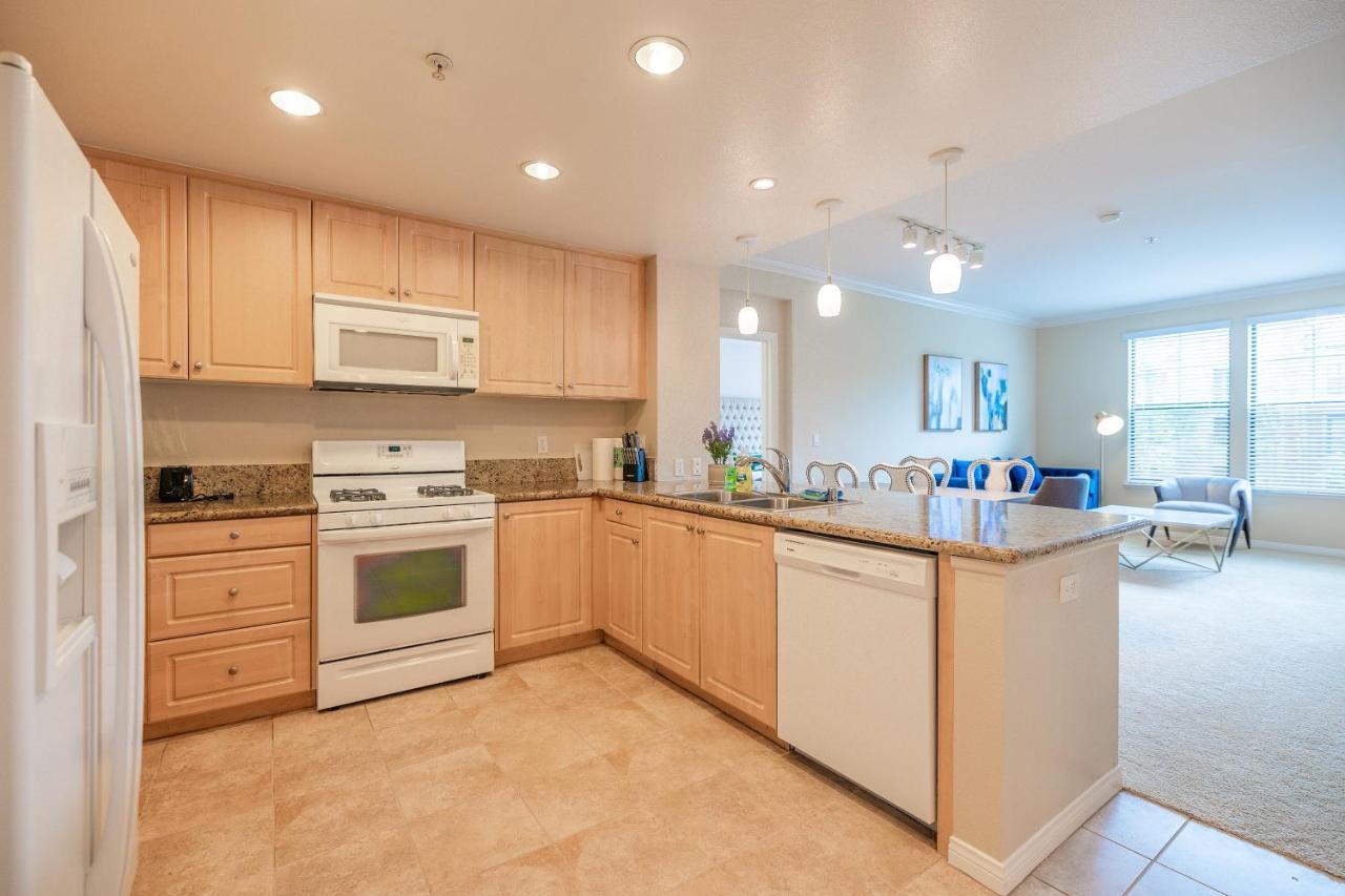 Luxury Spectrum 2 Bedrooms 2 Bathrooms Kitchen Pool Irvine